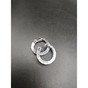 Vintage Monet Signed Textured silver Tone Classic Hoop Clip On Earrings E1